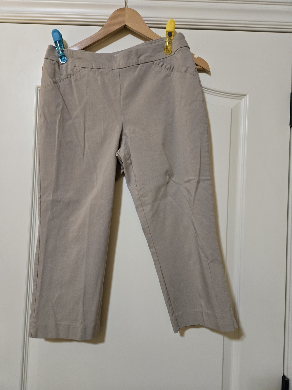 Kim Rogers Beige Cropped Capris Elastic Waist Stretchy Comfortable